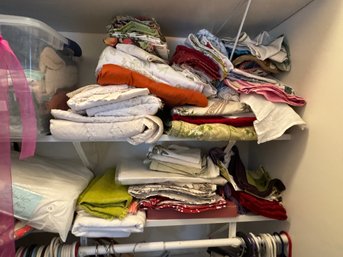 LARGE LOT OF TABLE LINENS