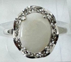 VINTAGE STERLING SILVER WHITE OPAL RING