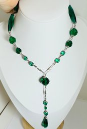 VINTAGE 30' LONG GREEN GLASS SILVER TONE DROP NECKLACE