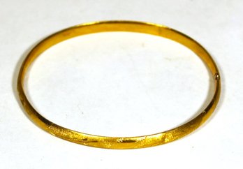 14K Gold Bangle Bracelet Having Bright Cut Decoration (dents)