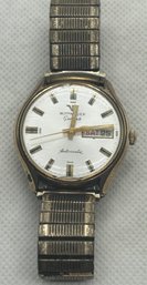 Fine Vintage 1960s WITTNAUER GENEVE 17 JEWEL MEN'S AUTOMATIC Wristwatch With Day/Date