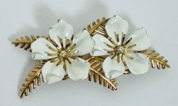 VINTAGE SIGNED CROWN TRIFARI GOLD TONE WHITE ENAMEL FLOWER BROOCH