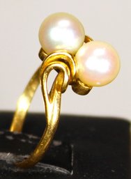 14K Gold Ladies Ring Having Large Cultured Pearls Size 6