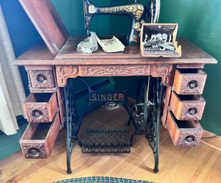 Antique Oak Singer Sewing Machine With Iron Base And 1928 Sewing Manual