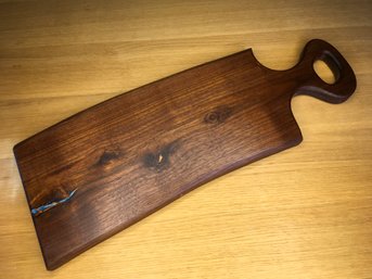 ARTISAN HAND CRAFTED WOODEN CUTTING BOARD WITH HANDLE AND INLAY DETAIL