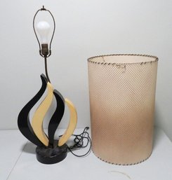 A Wonderful Mid-century Barrel Shade Wooden Table Lamp In The Form Of The Flames Of A Handheld Torch