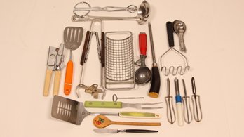 LARGE LOT OF MID CENTURY MODERN MISC KITCHEN TOOLS