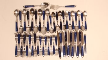 A LARGE 51 PIECE VINTAGE LOT OF COBALT BLUE WITH RIVETED HANDLES FLATWARE BY PALETTE / ONEIDA