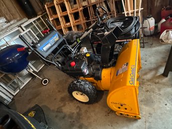 A CUB CADET 1130 SWE SNOW BLOWER