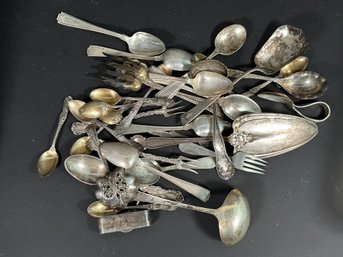 An Assortment Of Sterling Silver Flatware (723g/23.24 TO)