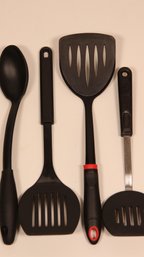 LOT OF PLASTIC KITCHEN COOKING ACCESSORIES