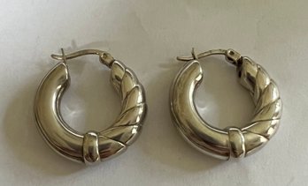 STERLING SILVER HOOP EARRINGS WITH TWIST FRONT AND SMOOTH DESIGN