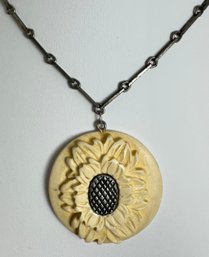 VINTAGE PLASTIC FLOWER PENDANT ON NICE VINTAGE LINK CHAIN