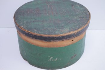 ANTIQUE GREEN WOODEN HAT BOX (iNCREDIBLE DESIGN!)