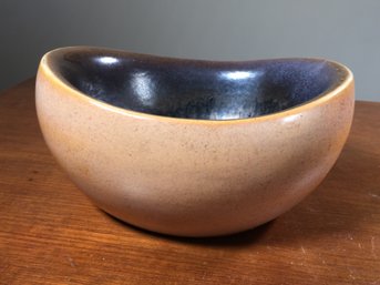 Very Rare Vintage RUSSEL WRIGHT By BAUER Pottery Bowl - Fantastic Glaze - No Damage - VERY Hard To Find Piece