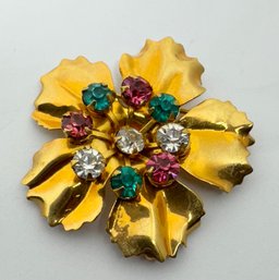 VINTAGE GOLD TONE COLORFUL RHINESTONE FLOWER BROOCH OR PENDANT