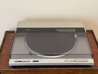 Technics Sl- Dl1 Direct-Drive Fully-Automatic Turntable System