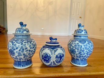 Three Covered Blue & White Ginger Jars With Foo Dog Finials