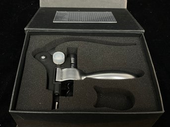 Leed's Wine Lovers Gift Set - Classic Corkscrew/Wine Opener, Cutter - Gift Box