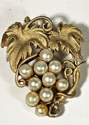 Vintage Gold Tone Signed ROMA Pin Brooch Grapes
