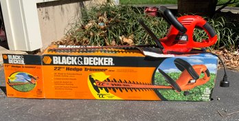 Black & Decker Electric 22 Inch Hedge Trimmer ~ HT2200 ~