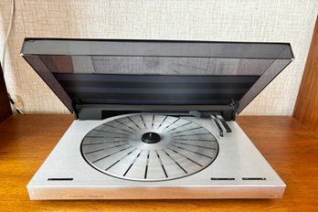 Bang & Olufsen Beogram 7000 Stereo Turntable