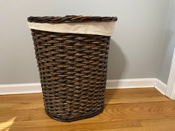 Wicker Laundry Lidded Oval Basket