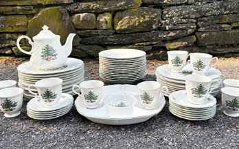 A Vintage Christmas Dinner Service 'all The Trimmings'