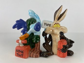 Warner Brothers Roadrunner & Wile E Coyote Salt & Pepper Shaker Set