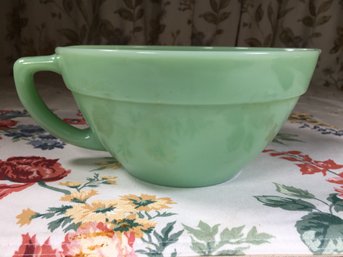 Fantastic Vintage FIRE KING Jadeite / Jadite Batter Bowl With Spout - Very Nice Vintage Piece - No Damage