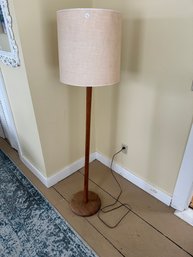 A MIDCENTURY MODERN TEAK FLOOR LAMP