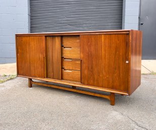 Mid Century Cavalier Furniture Walnut And Brass 12-Drawer Dresser With Adjustable Sliding Doors