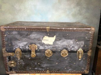 Vintage Pennsylvania Trunk With Drawers And Hangers