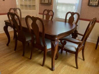 Legacy Dinning Room Table And Chairs