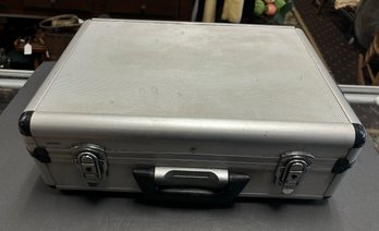 Vintage Hard Sided Metal Camera Travel Case Box Padded Locking. GS/C1