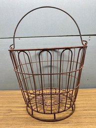 Vintage Wire Clam Clamming Basket With Bail Handle. 10 3/4' Tall.