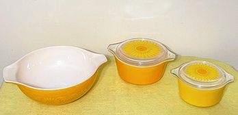 Daisy Gold Pyrex-4 QT. Mixing Bowl And Two 1 QT. Bowls With Lids