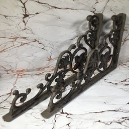 Lovely Pair Of Heavy Cast Iron Brackets With Old Ivy Motif - Many Used - Shelf - Plant Holders - 1001 Uses !