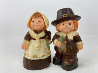 Pilgrim Couple Thanksgiving Salt & Pepper Shaker Set