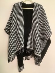 BLACK AND WHITE CHECKERED SHAWL