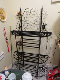 Fancy Metal Wire Framed Kitchen Bakers Rack / Plant Shelf / Bookcase