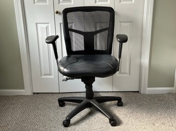 A Super Comfortable Adjustable Desk Chair