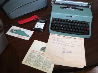 Very Cool Vintage Olivetti Underwood Lettera 32 Typewriter - Great Vintage Piece - In GREAT Condition