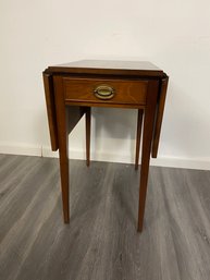 Vintage Mahogany Pembroke Hepplewhite Federal Side Table