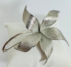 VINTAGE SIGNED GIOVANNI SILVER TONE LEAF BROOCH