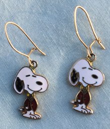 Vintage United Features Peanuts Snoopy Gold Post Earrings