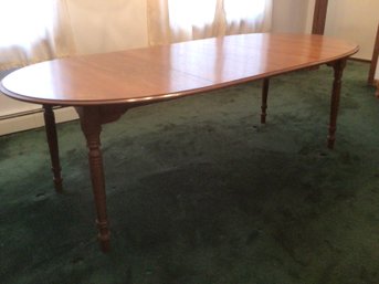 Beautiful Hitchcock Table With 2 12' Leaves And Table Pads