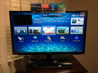 Like New SAMSUNG - 32' Smart Flat ScreeTV With Remote Plus BONUS Panasonic Blu Ray Player - BOTH WORK GREAT !