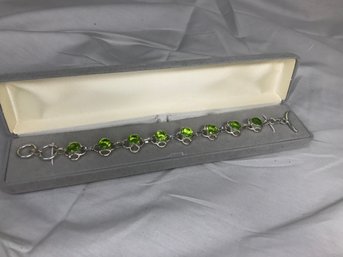 Lovely 925 / Sterling Silver Toggle Bracelet With Faceted Peridot - Great Gift Idea - BRAND NEW - NEVER WORN !