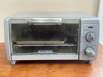 A Black And Decker Toaster Oven